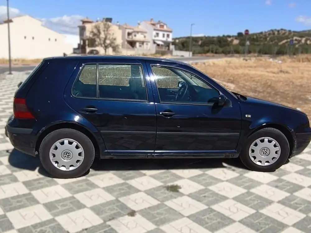VOLKSWAGEN golf