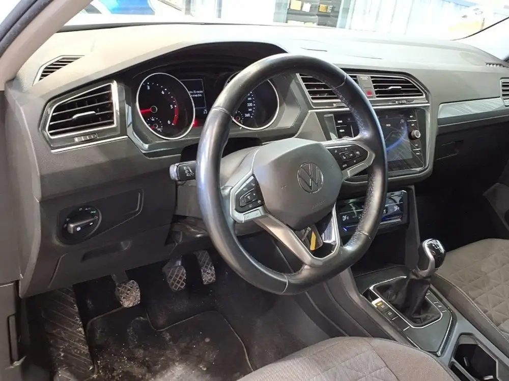 VOLKSWAGEN tiguan