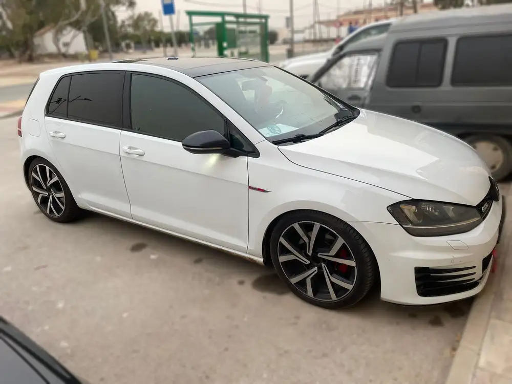 VOLKSWAGEN golf