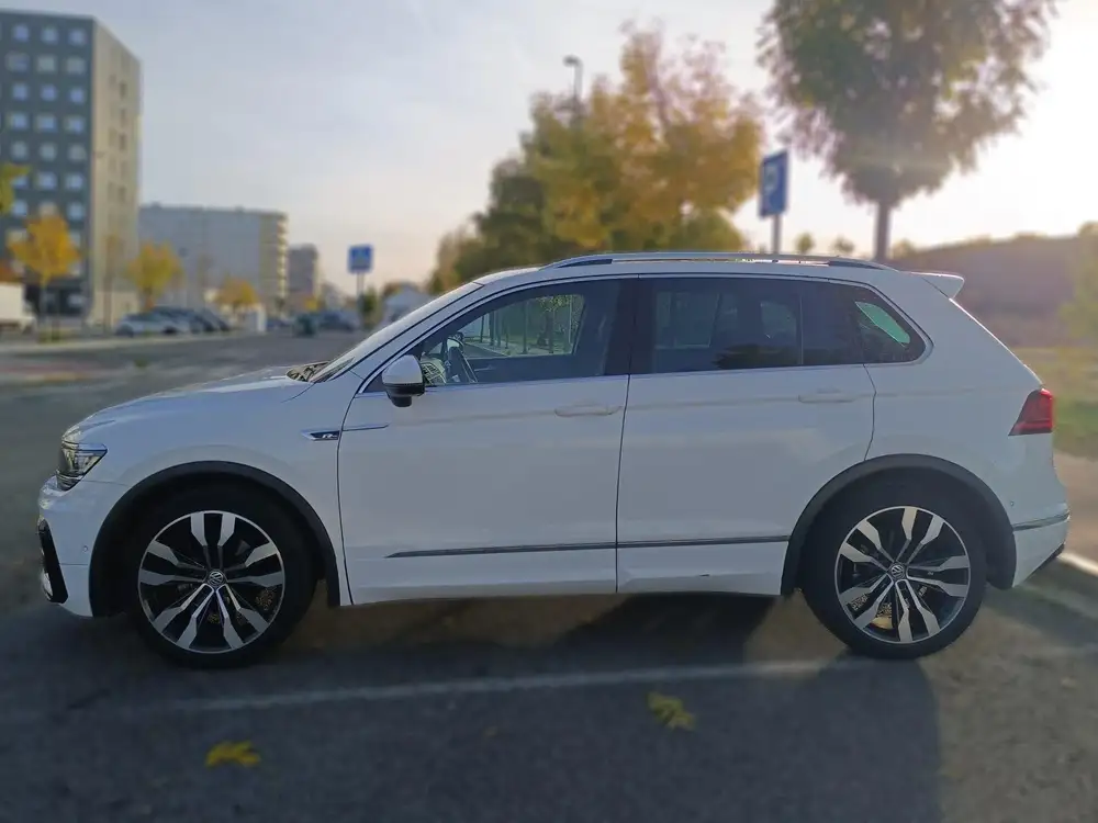 VOLKSWAGEN tiguan