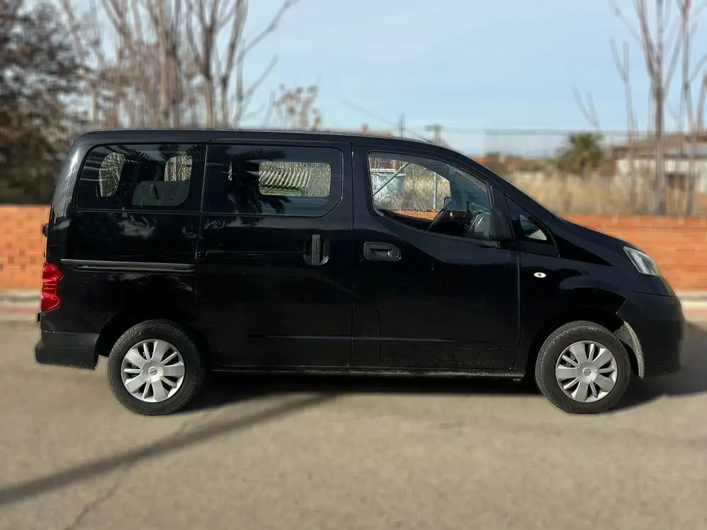 NISSAN nv200