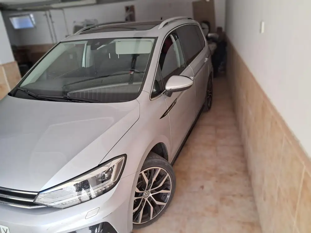 VOLKSWAGEN touran