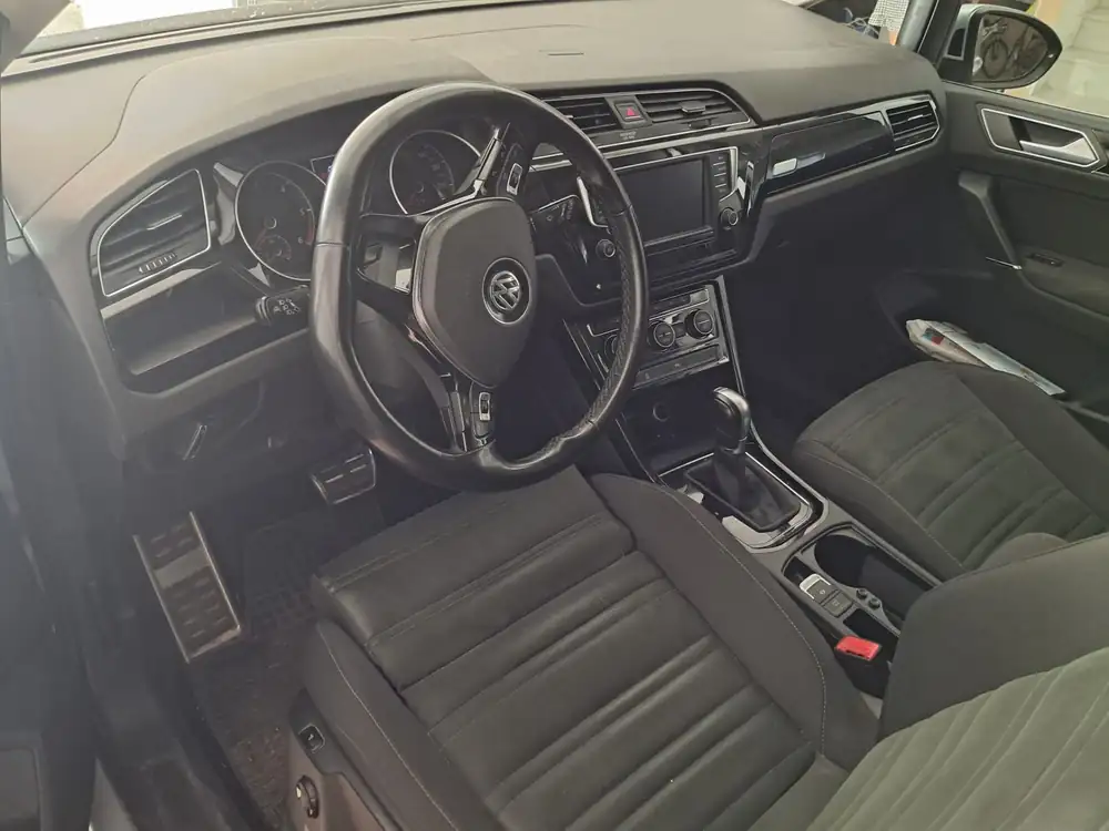 VOLKSWAGEN touran