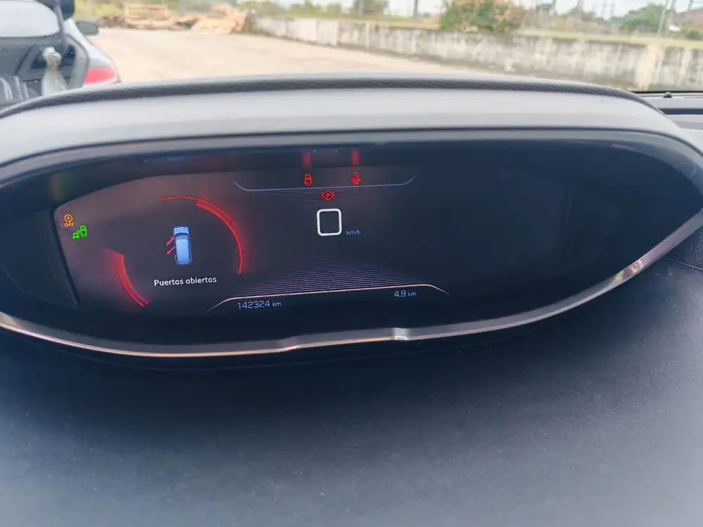 PEUGEOT 5008