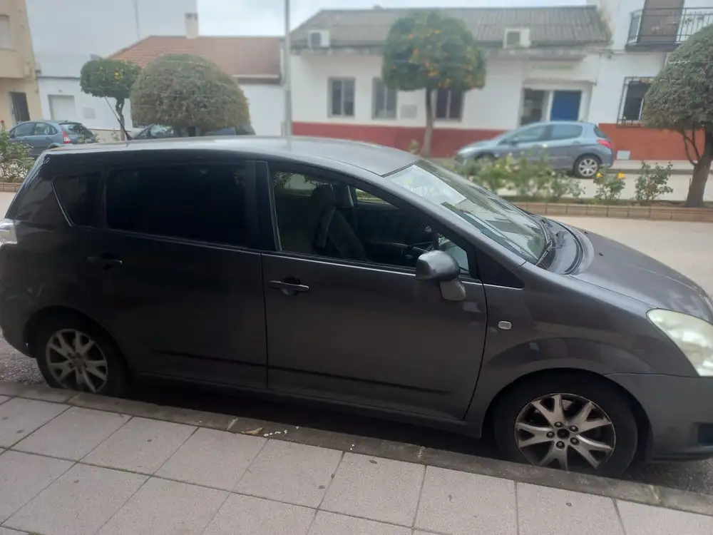 TOYOTA corolla verso