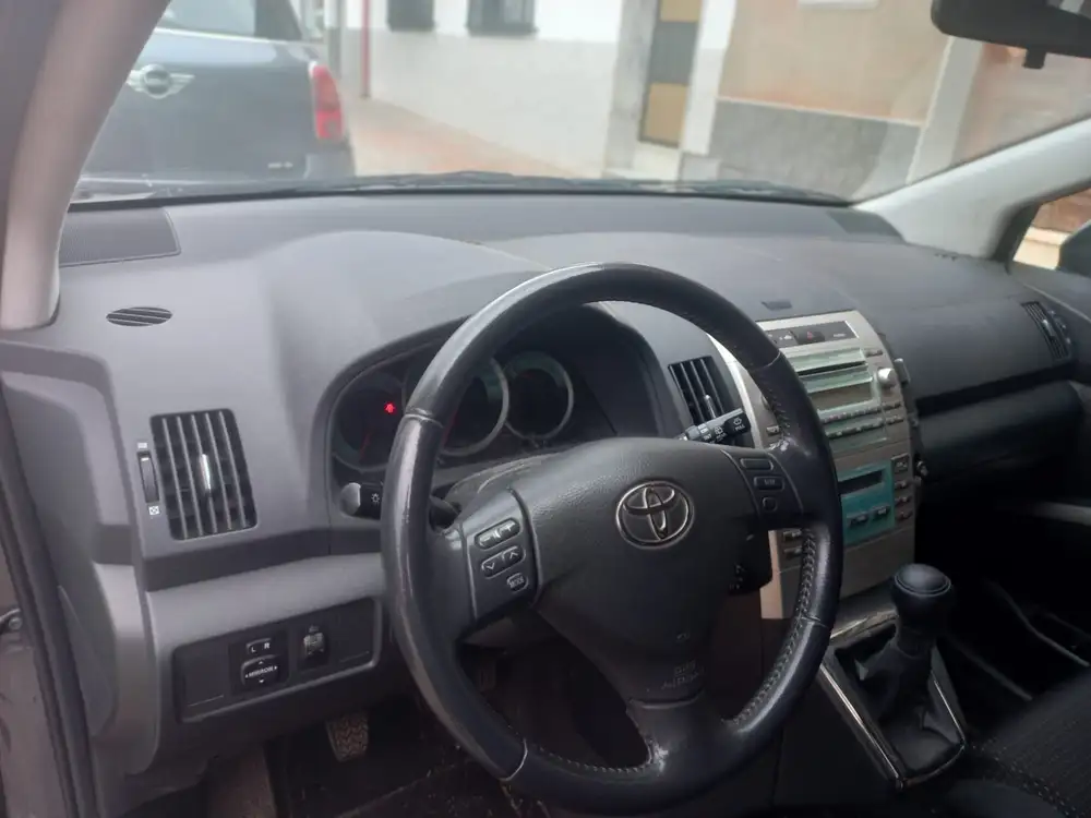 TOYOTA corolla verso