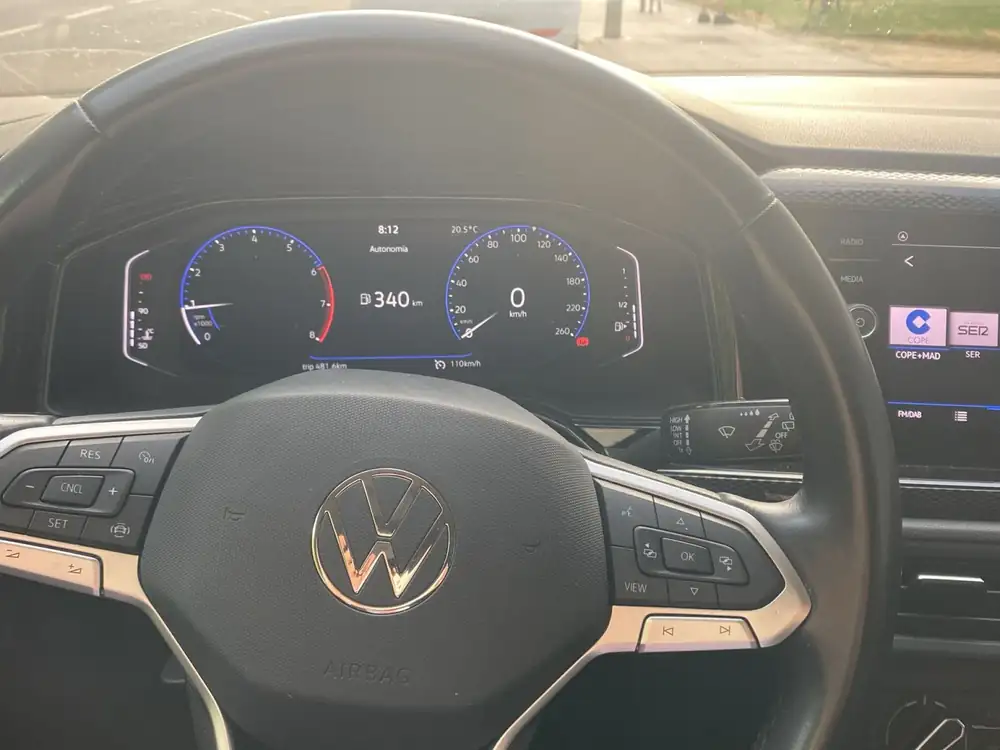 VOLKSWAGEN polo