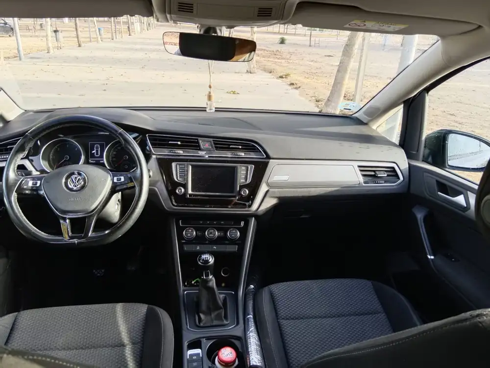 VOLKSWAGEN touran
