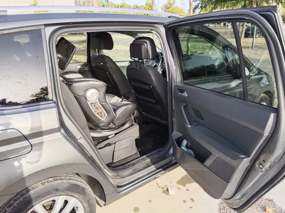 VOLKSWAGEN touran