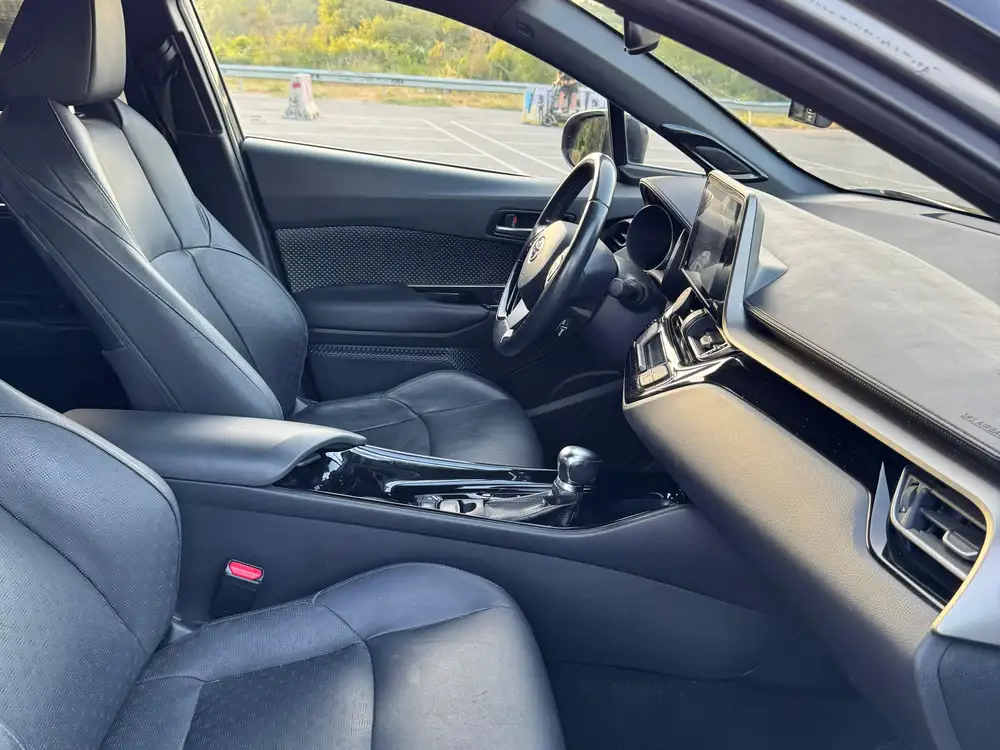 TOYOTA c-hr