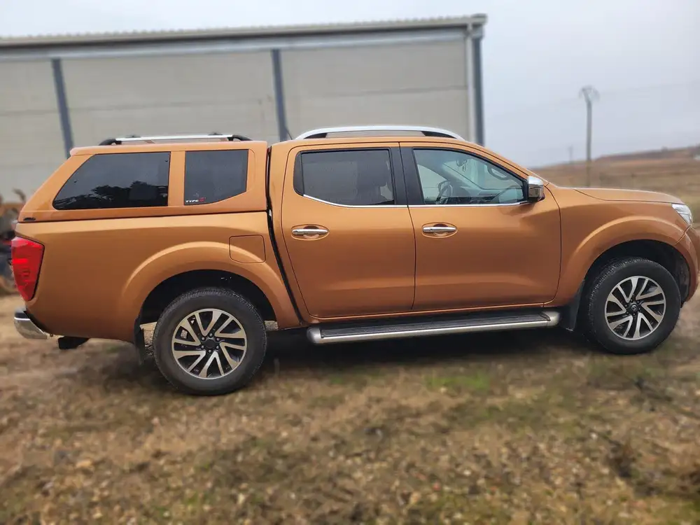 NISSAN navara