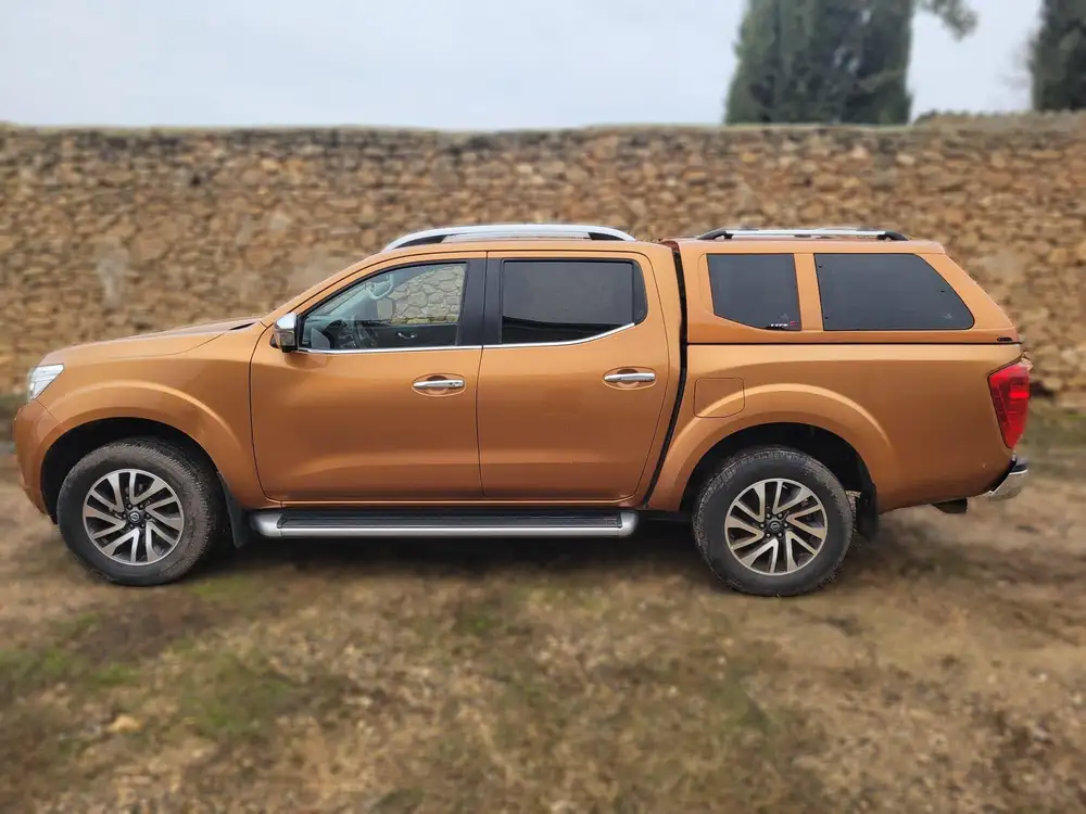 NISSAN navara