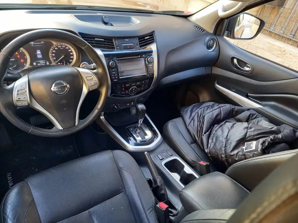 NISSAN navara