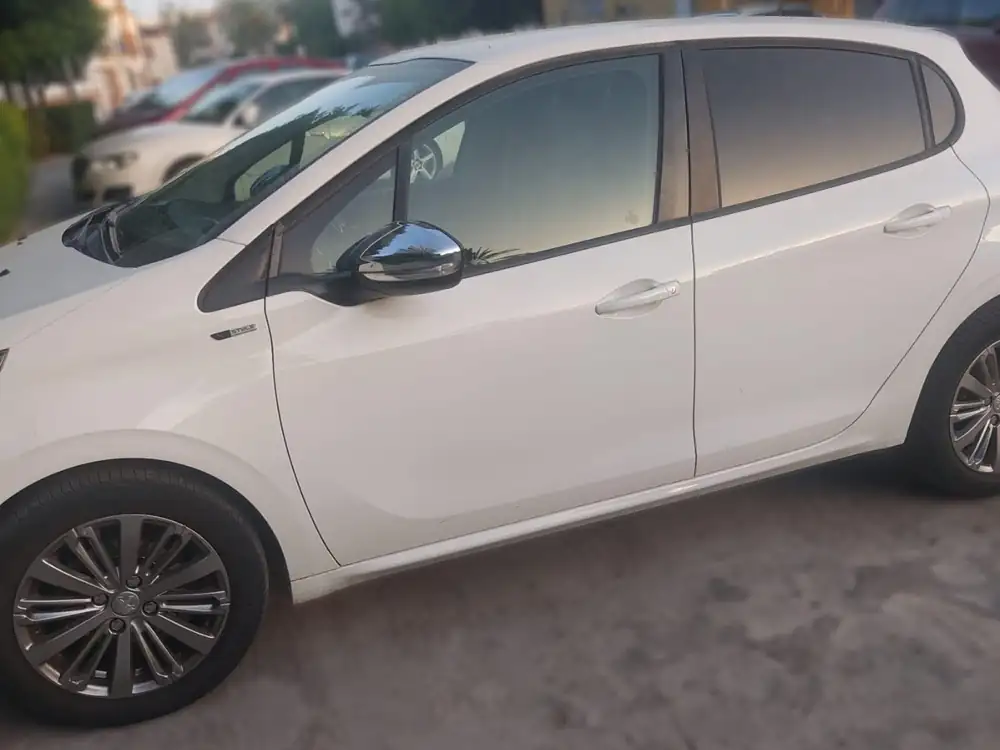 PEUGEOT 208 - Foto 5 | Clidrive