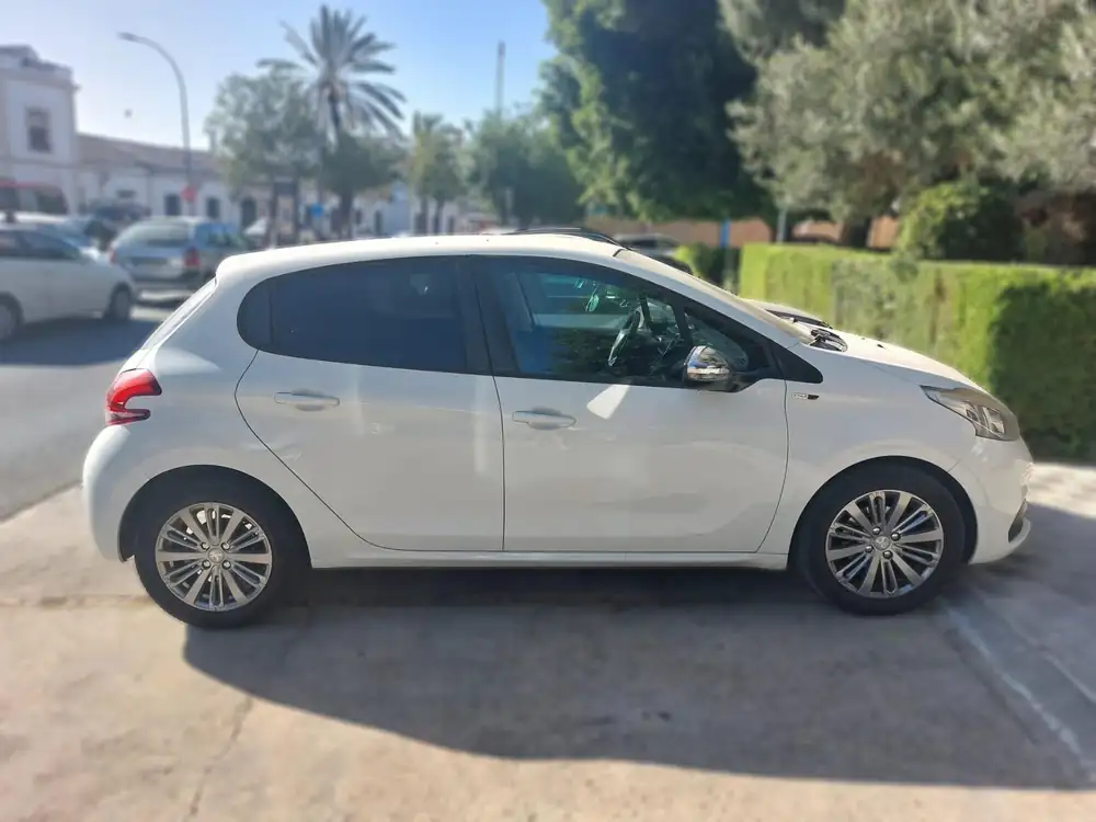 PEUGEOT 208 - Foto 3 | Clidrive