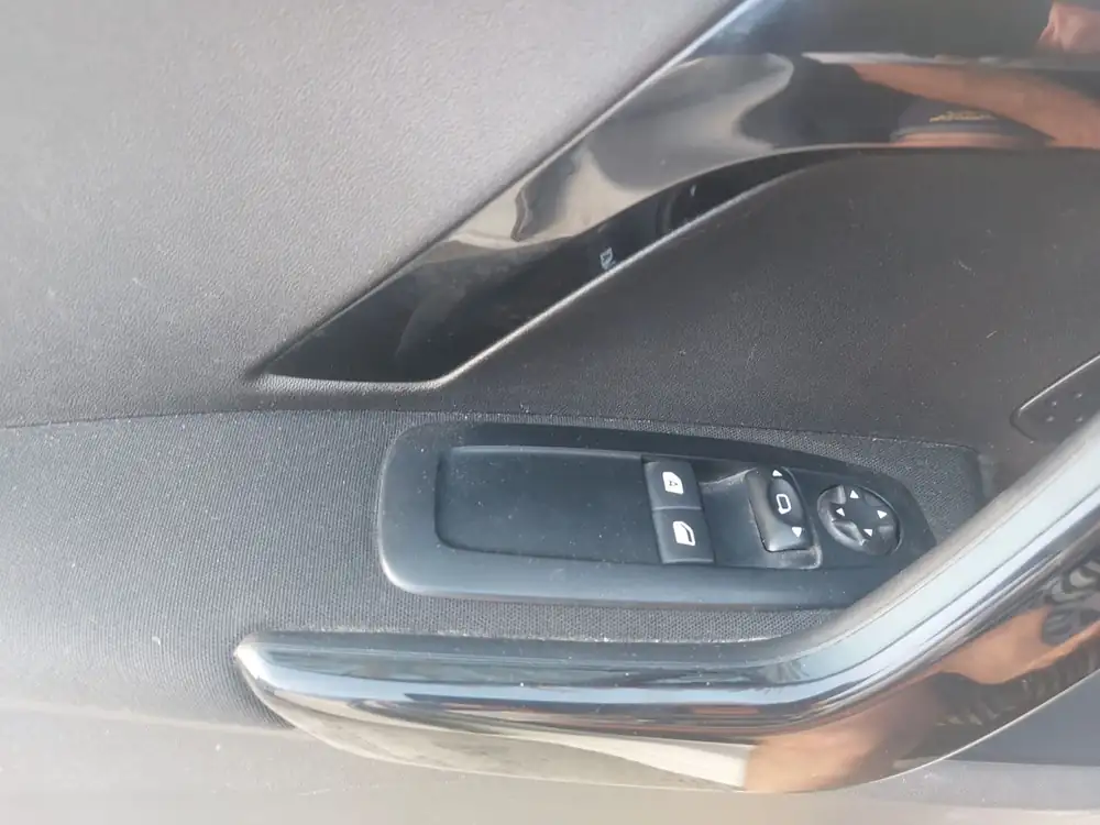 PEUGEOT 208 - Foto 13 | Clidrive