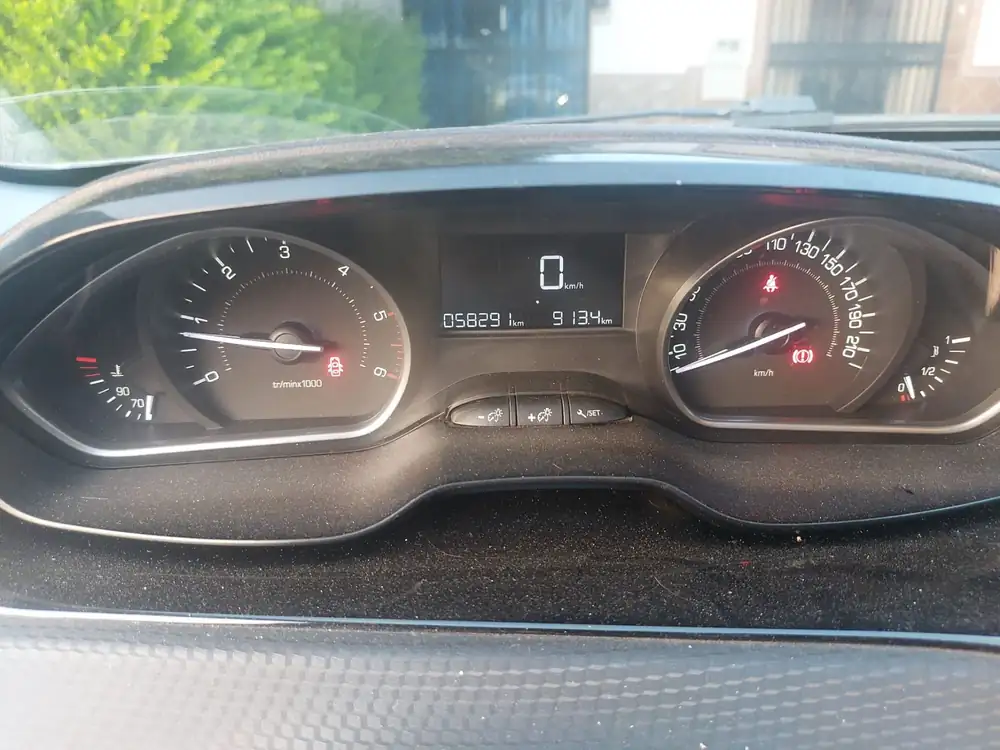 PEUGEOT 208 - Foto 7 | Clidrive