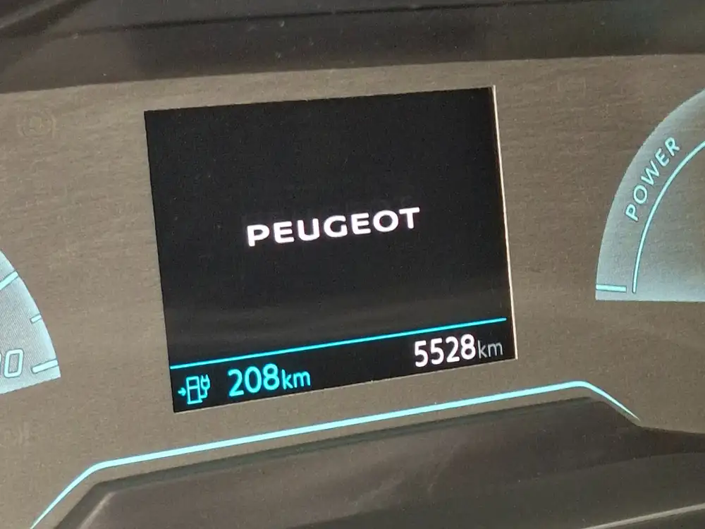 PEUGEOT e-2008