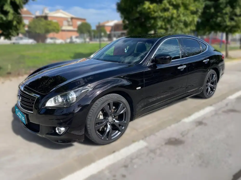 INFINITI m