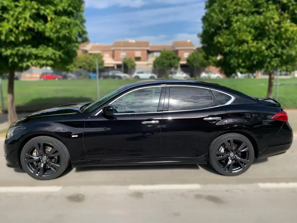 INFINITI m