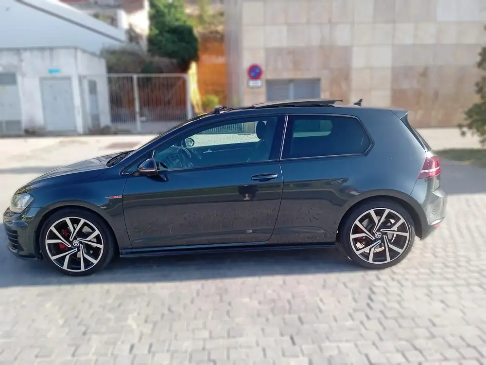 VOLKSWAGEN golf