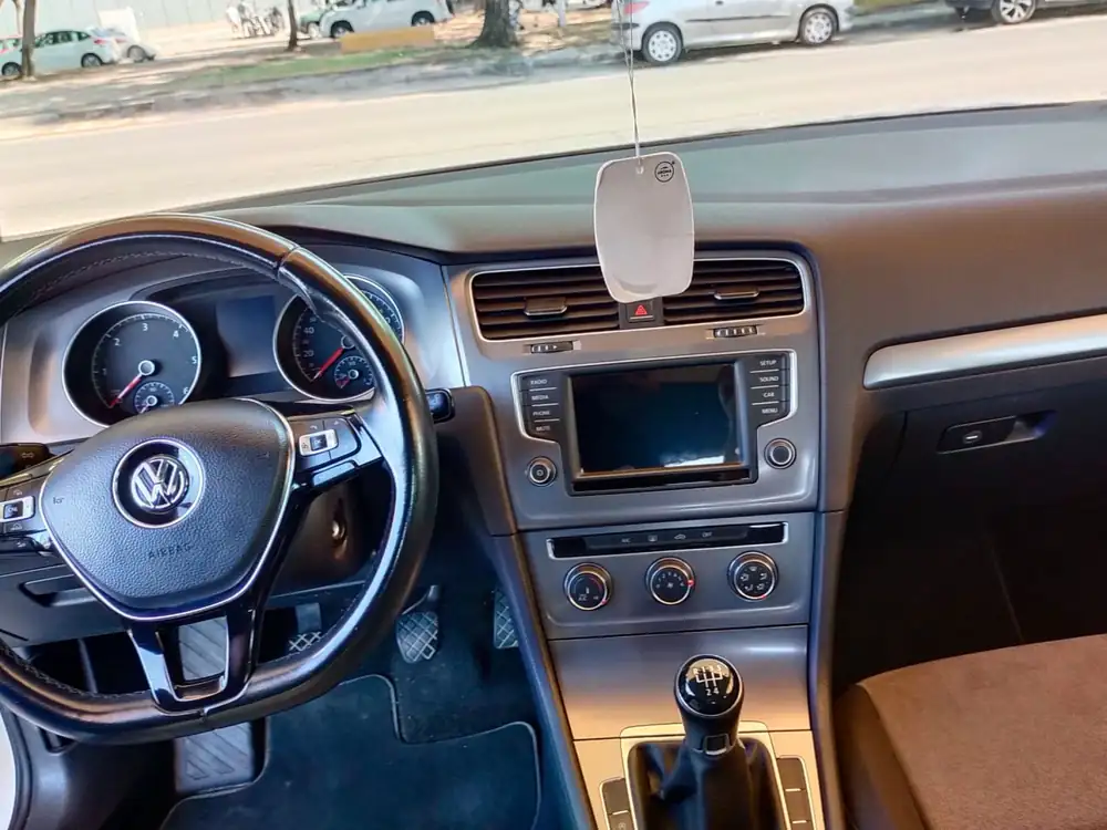 VOLKSWAGEN golf