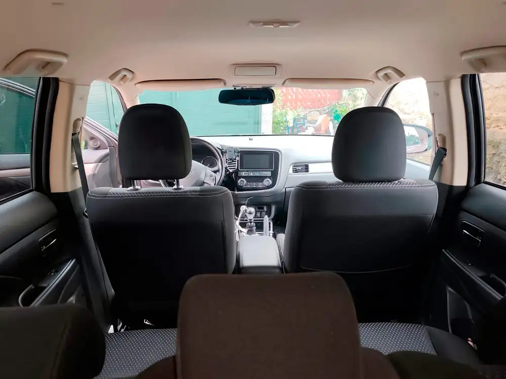 MITSUBISHI outlander