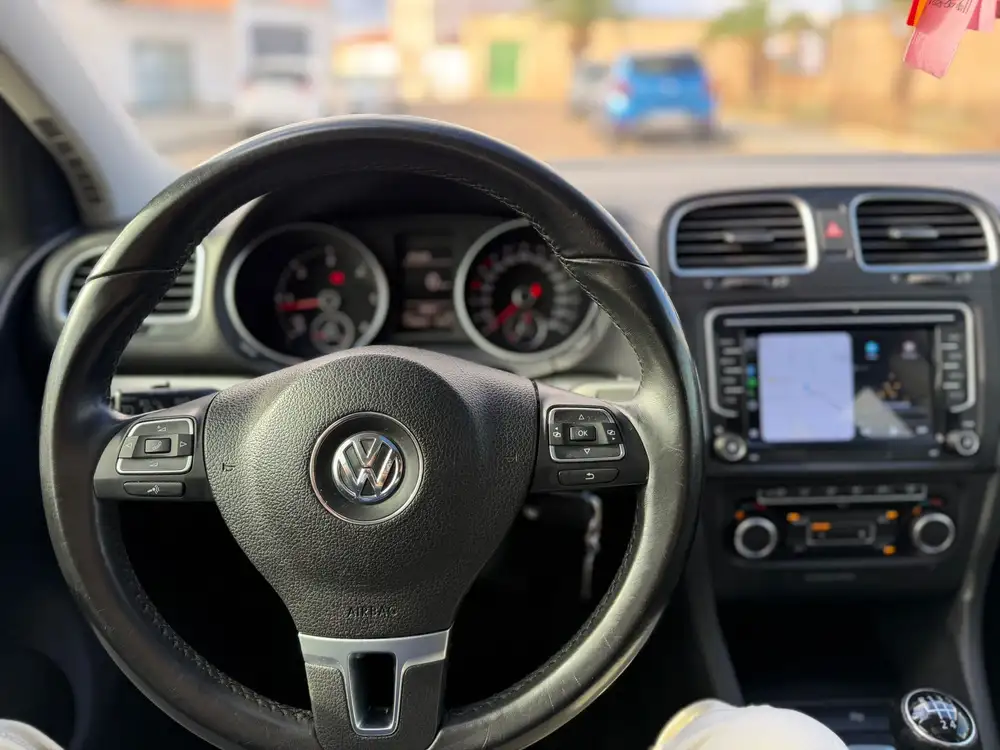 VOLKSWAGEN golf