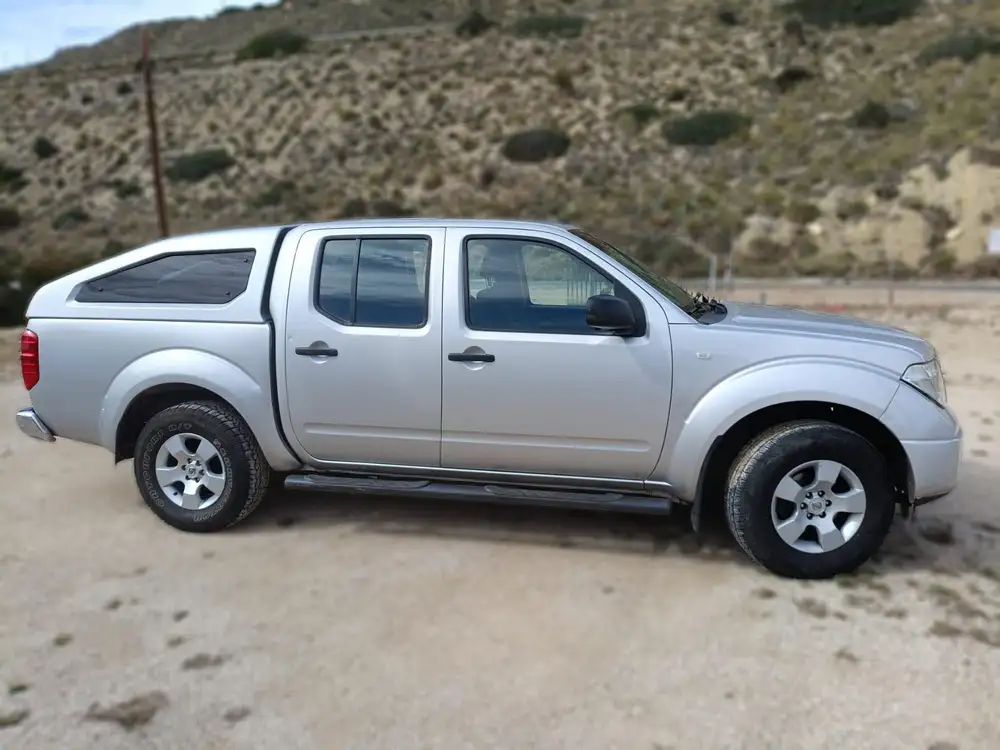 NISSAN navara