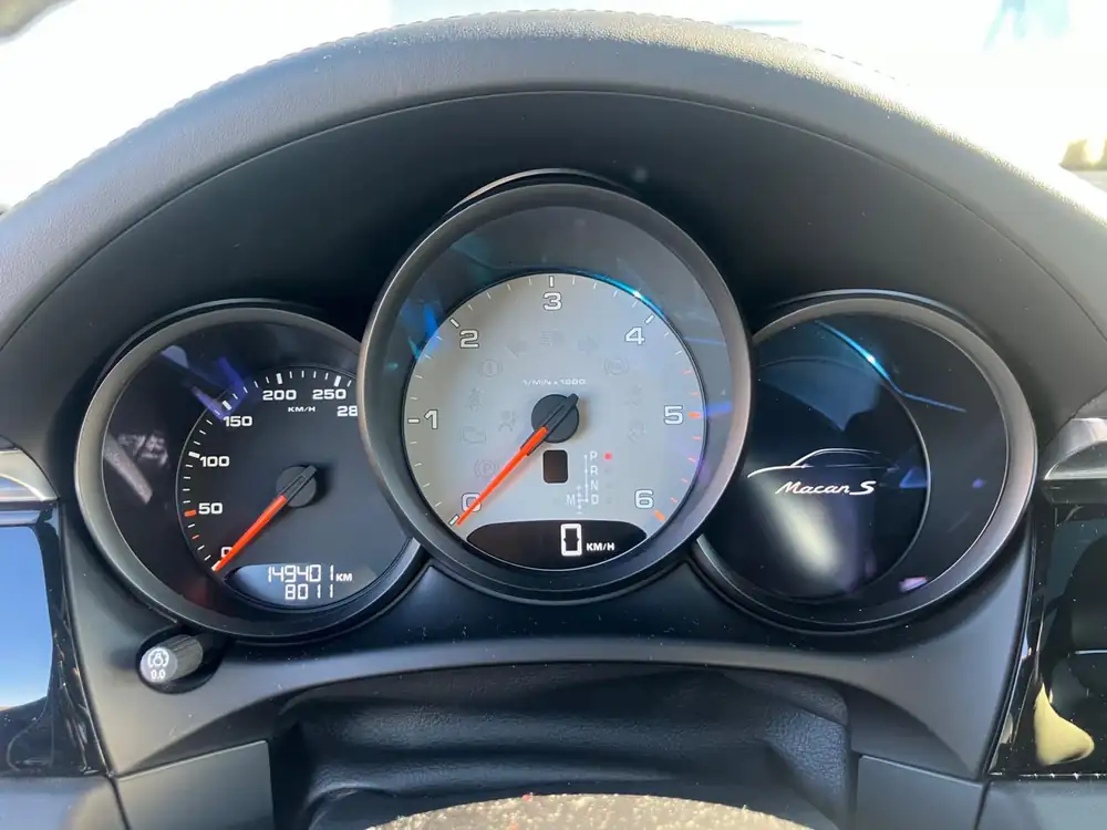PORSCHE macan