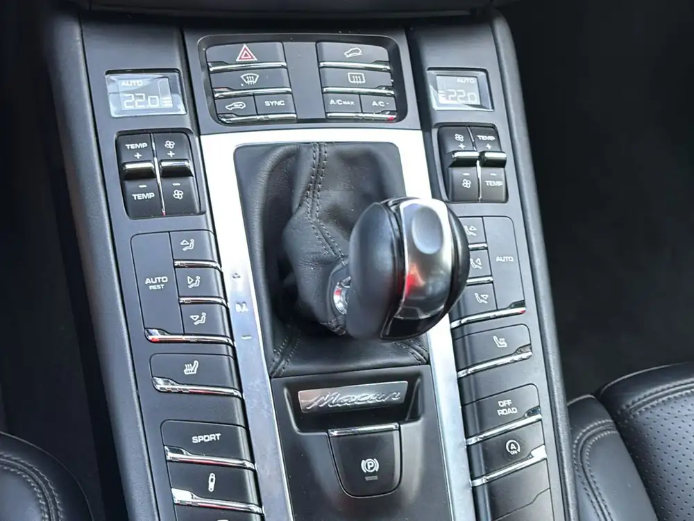 PORSCHE macan