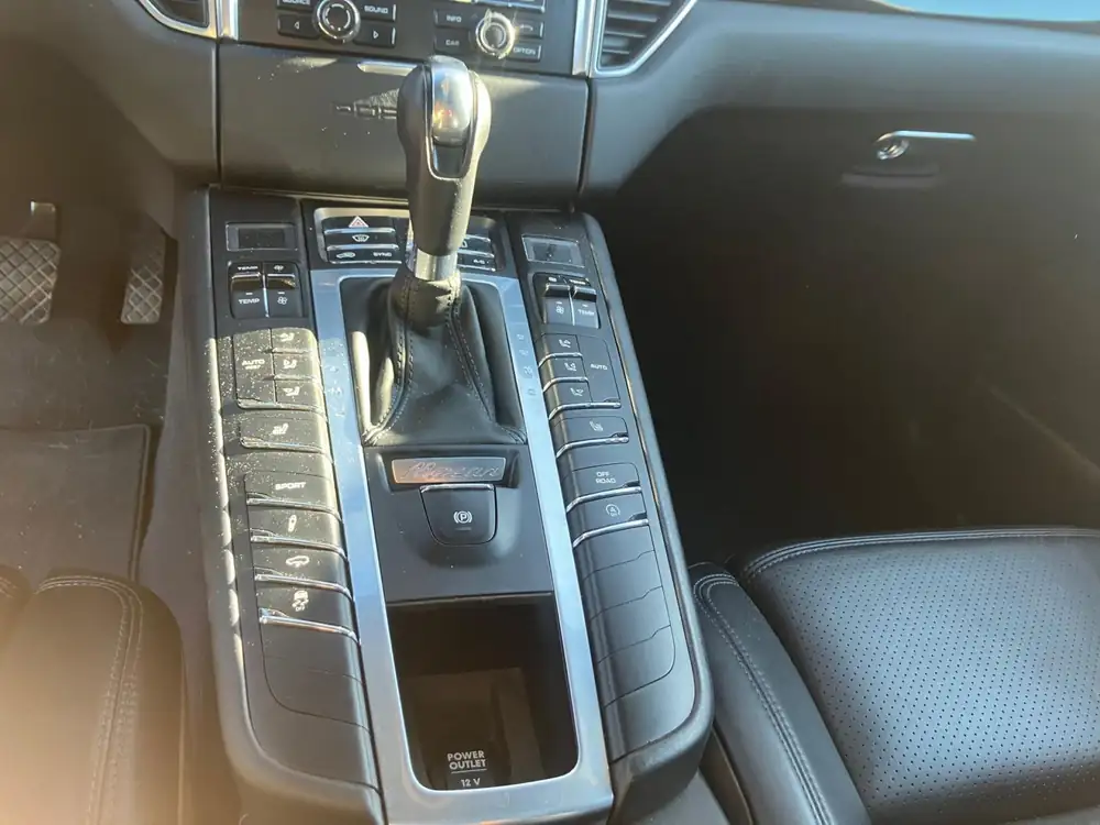 PORSCHE macan