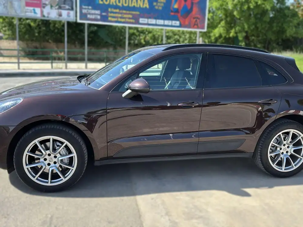 PORSCHE macan