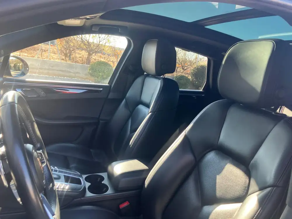 PORSCHE macan