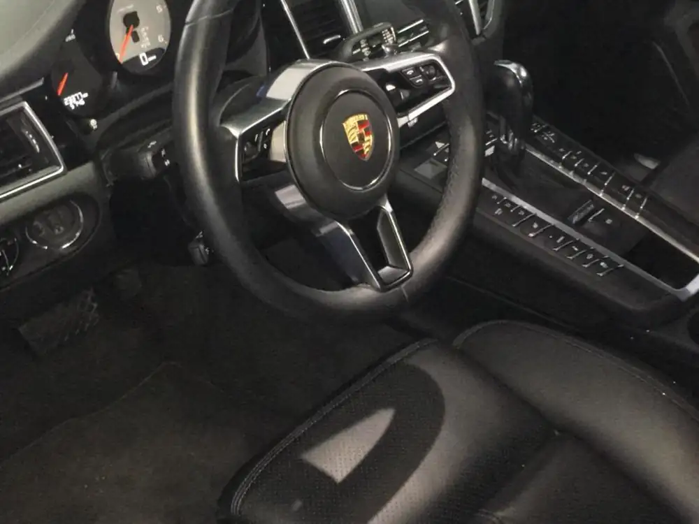 PORSCHE macan