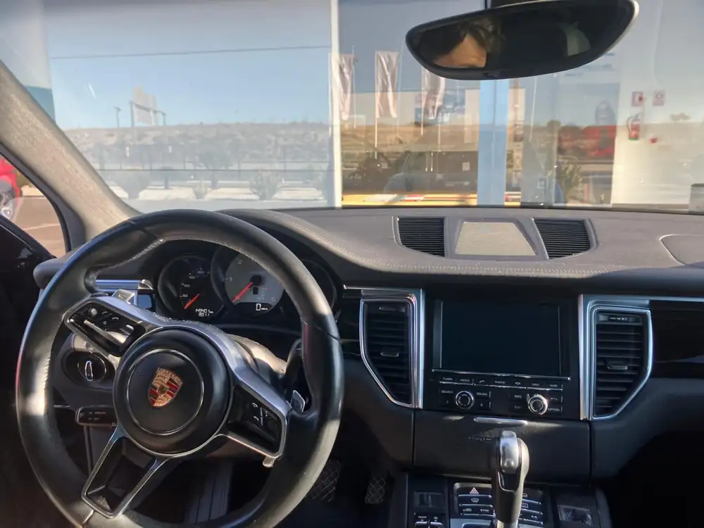 PORSCHE macan