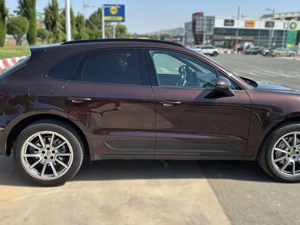 PORSCHE macan
