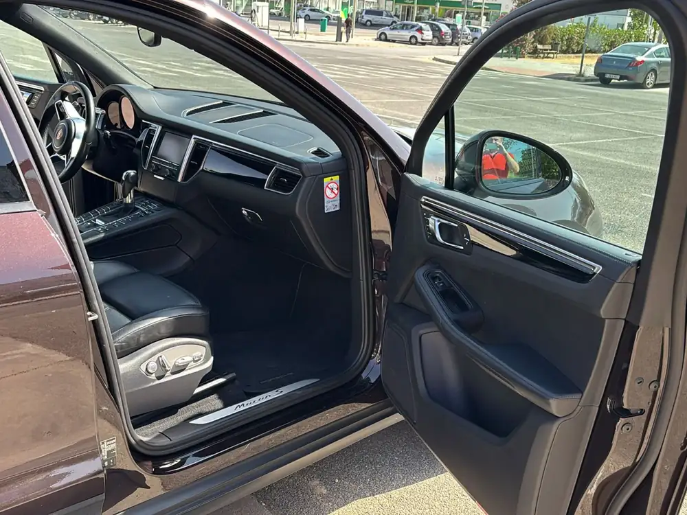 PORSCHE macan