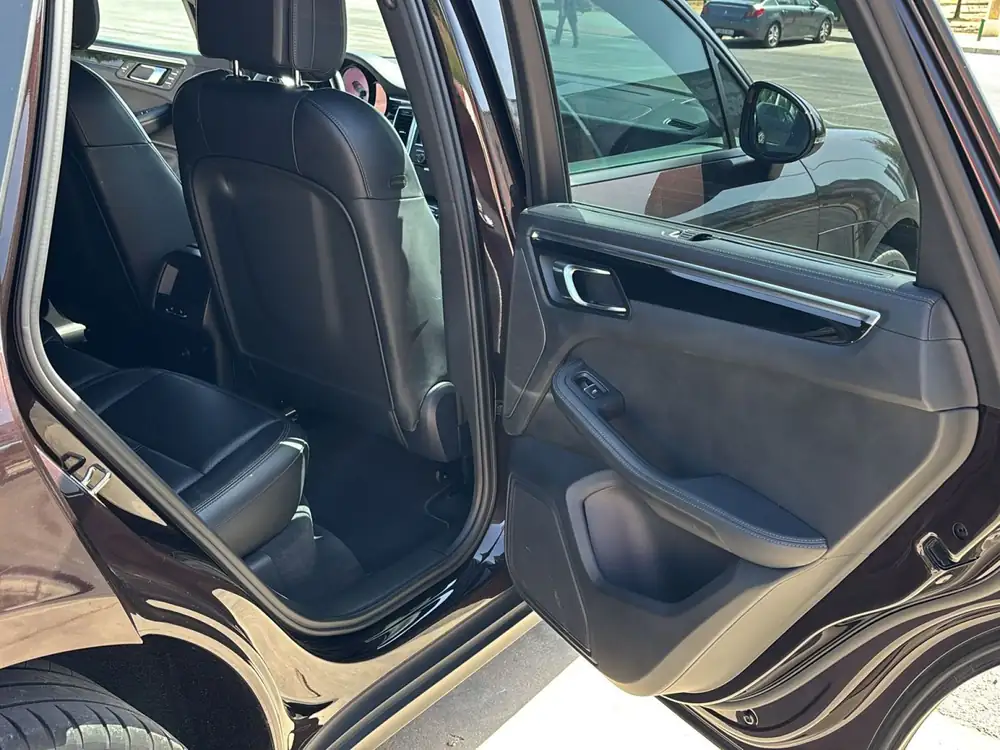 PORSCHE macan