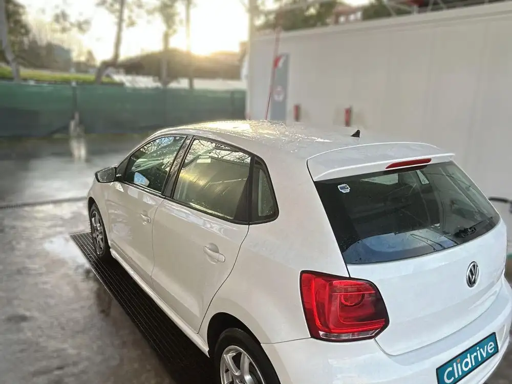 VOLKSWAGEN polo