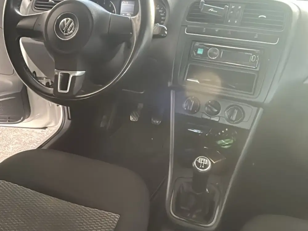 VOLKSWAGEN polo