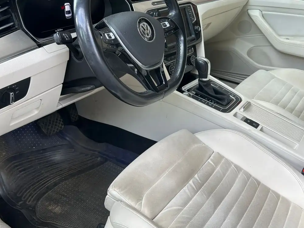 VOLKSWAGEN passat