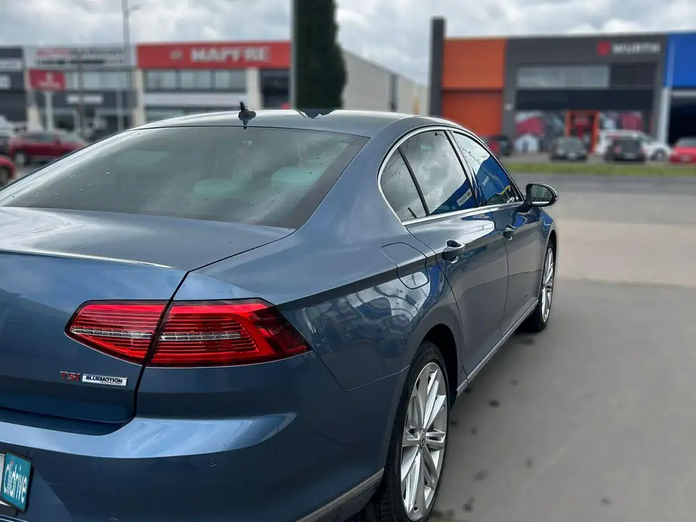 VOLKSWAGEN passat