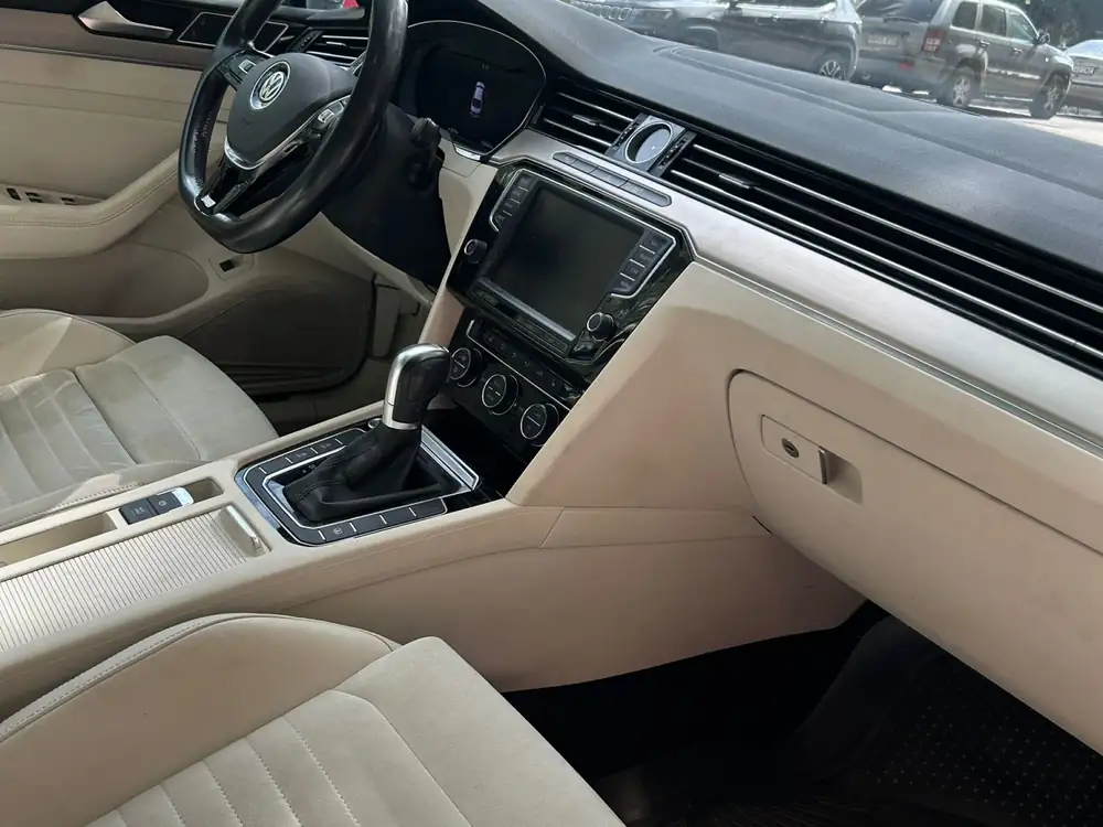 VOLKSWAGEN passat