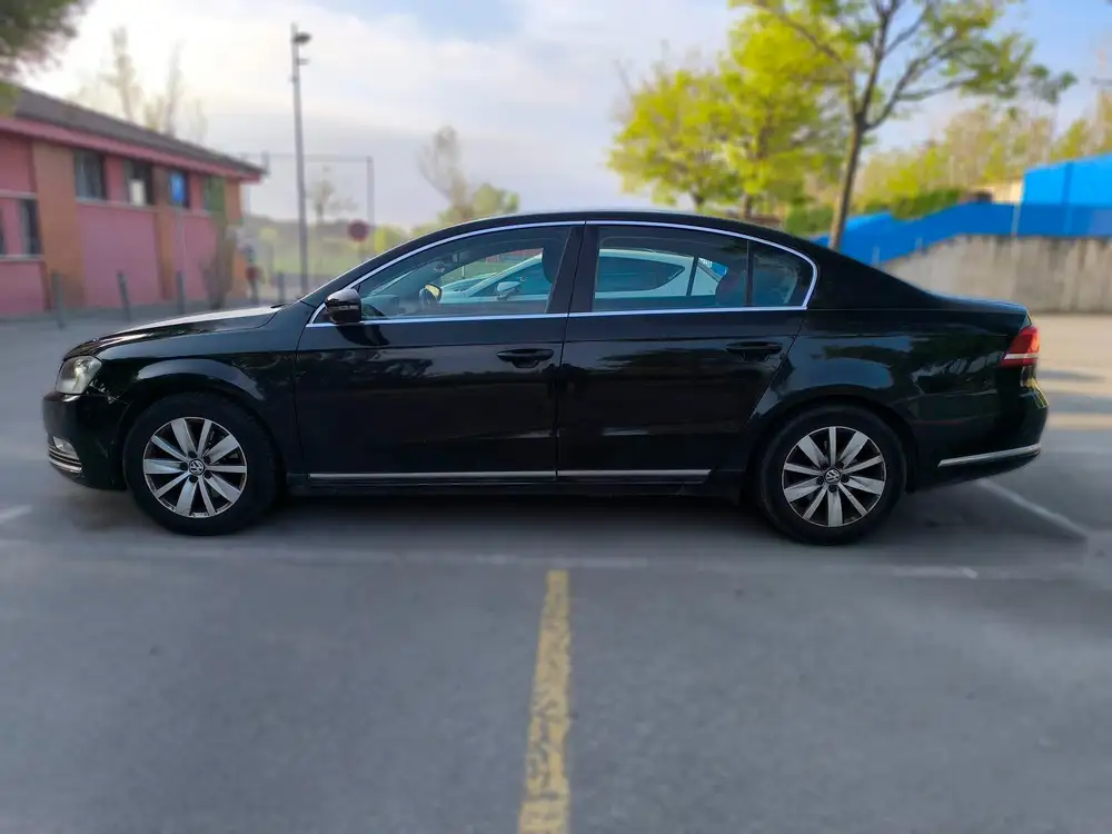 VOLKSWAGEN passat