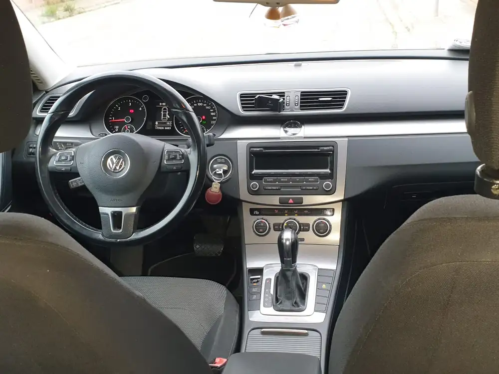 VOLKSWAGEN passat