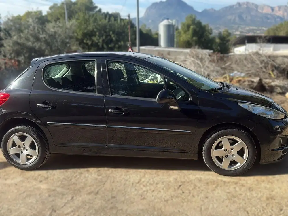 PEUGEOT 207