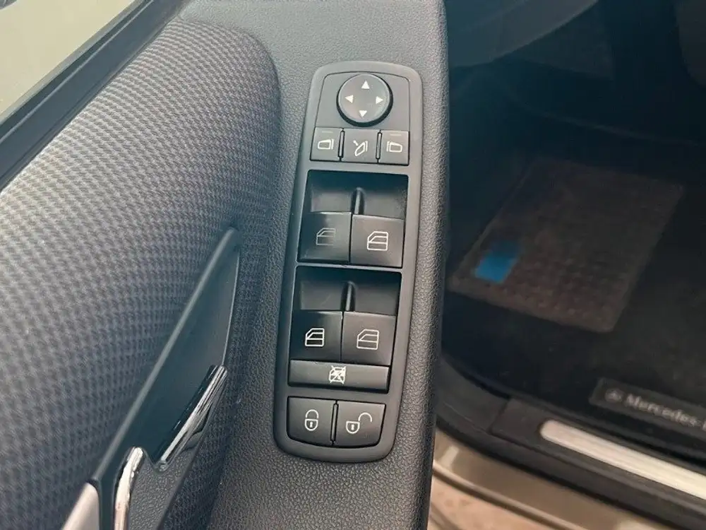 MERCEDES clase a - Foto 11 | Clidrive