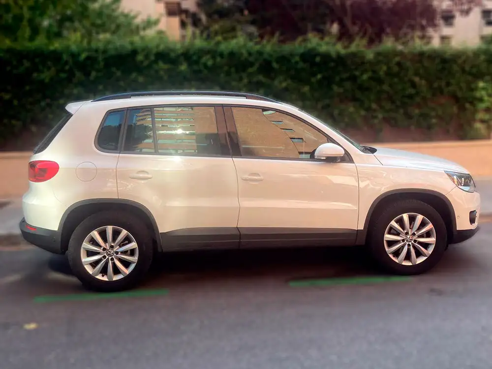 VOLKSWAGEN tiguan