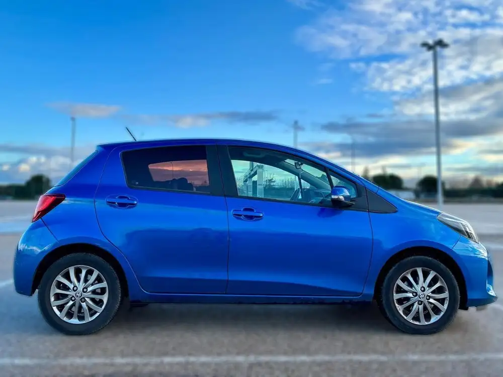TOYOTA yaris